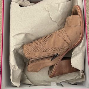 Vince Camuto Karinta Heels